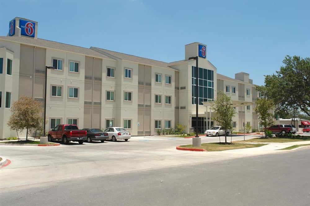 Готель Baymont By Wyndham San Antonio Airport Екстер'єр фото