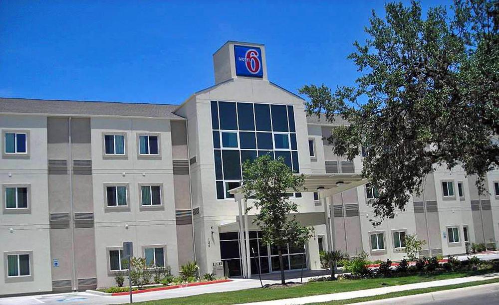 Готель Baymont By Wyndham San Antonio Airport Екстер'єр фото